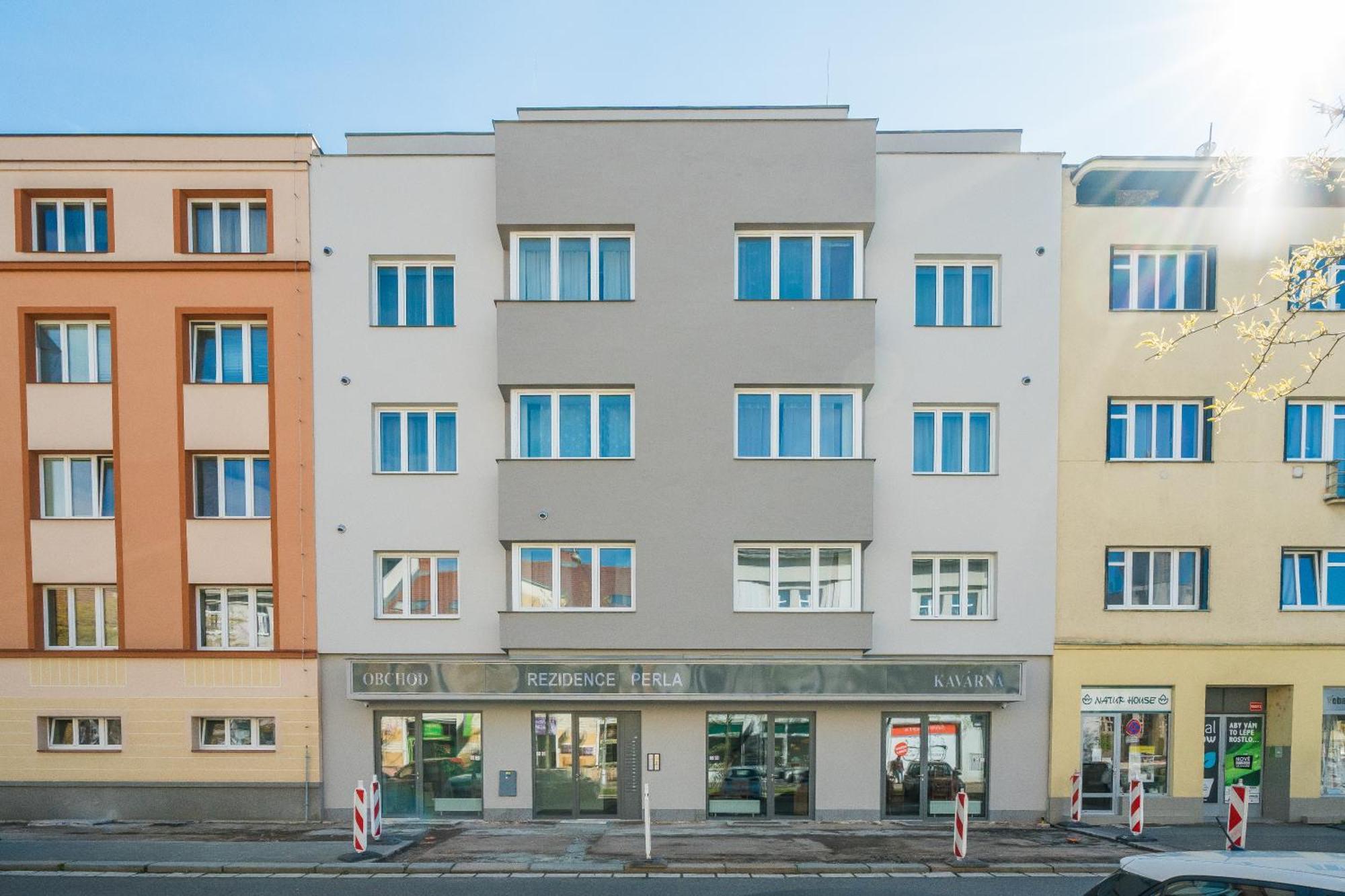 Perla Hradce 303 *